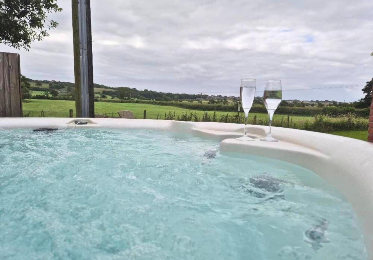 Bowland Breaks-A Luxury Barn Conversion With Optional Hot Tub, Log Burner And Countryside Views Longridge Bagian luar foto